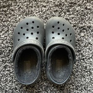 Toddler crocs size 9 in black
